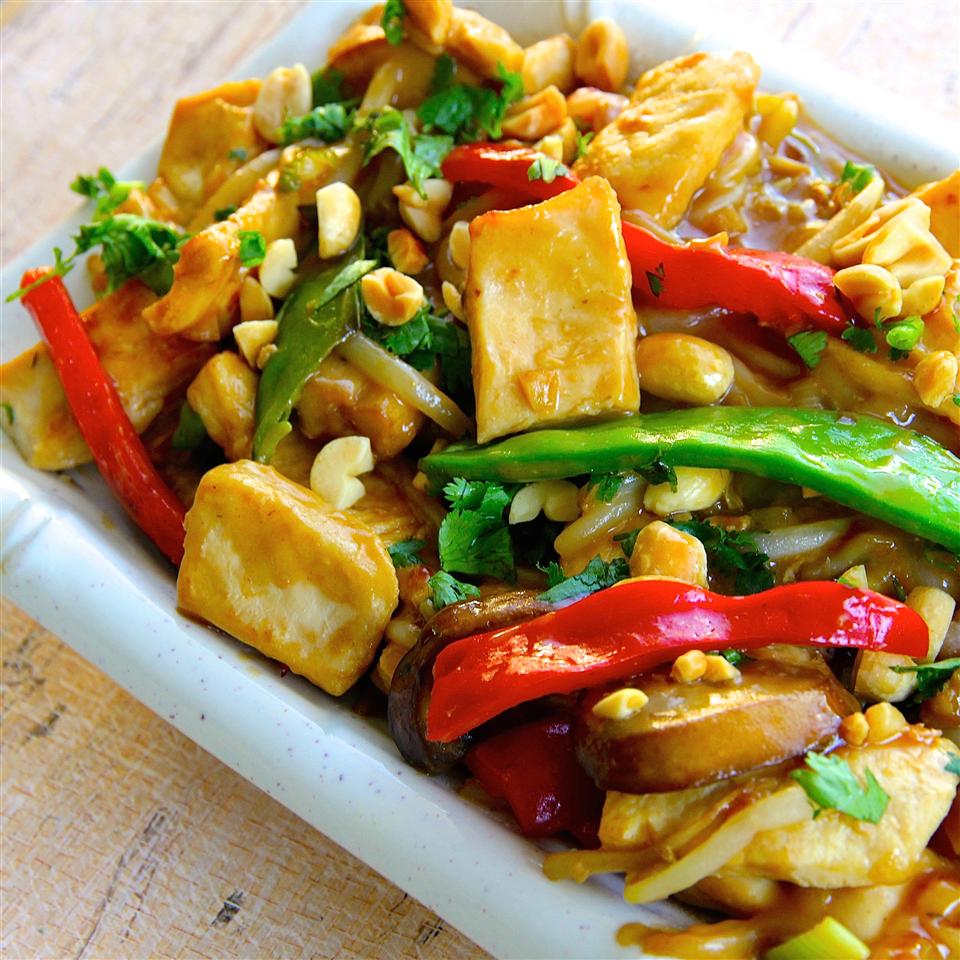 a delicious plate of Thai peanut chicken lo mein